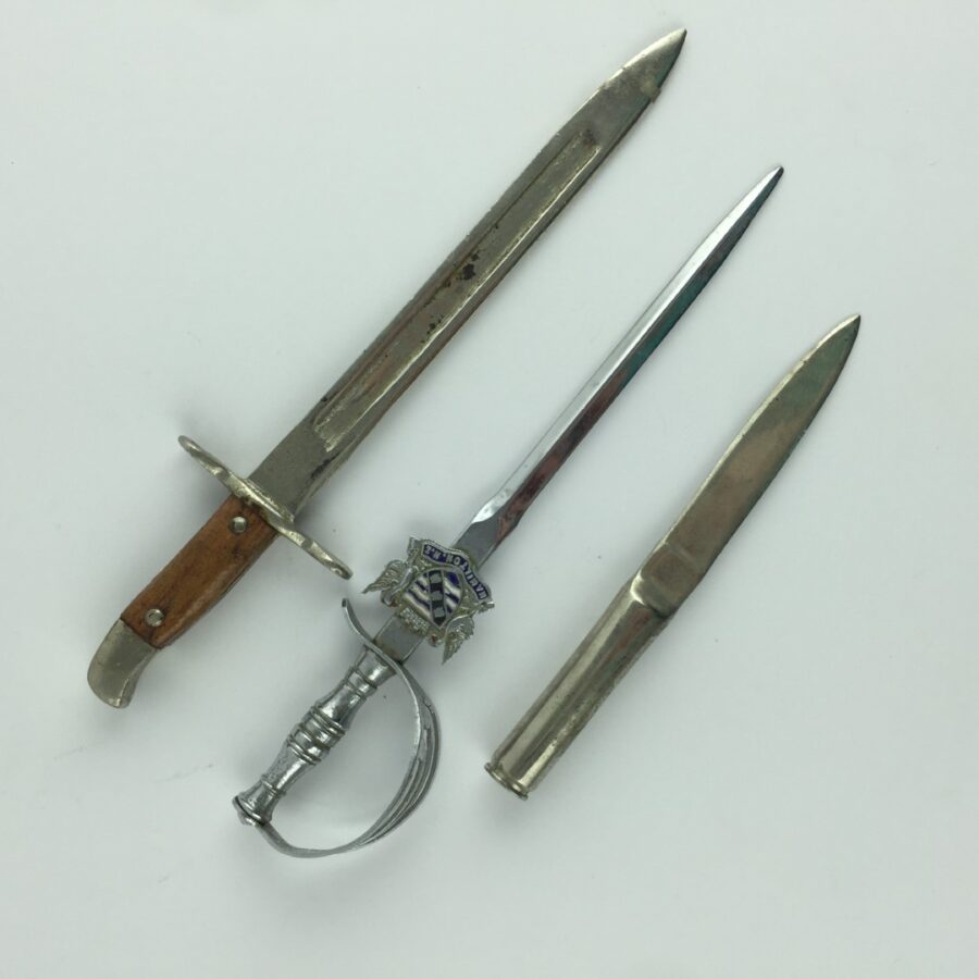 Tres abrecartas
