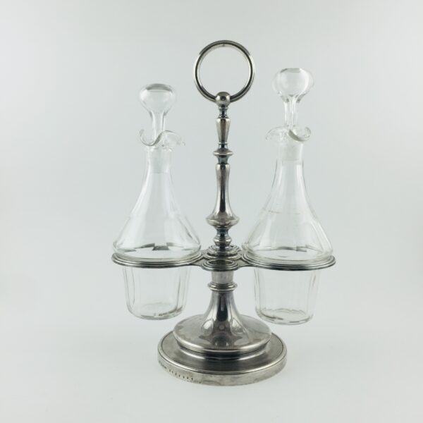 Juego de aceitera en cristal y metal plateado