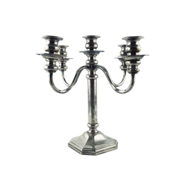 Par de candelabros en metal plateado