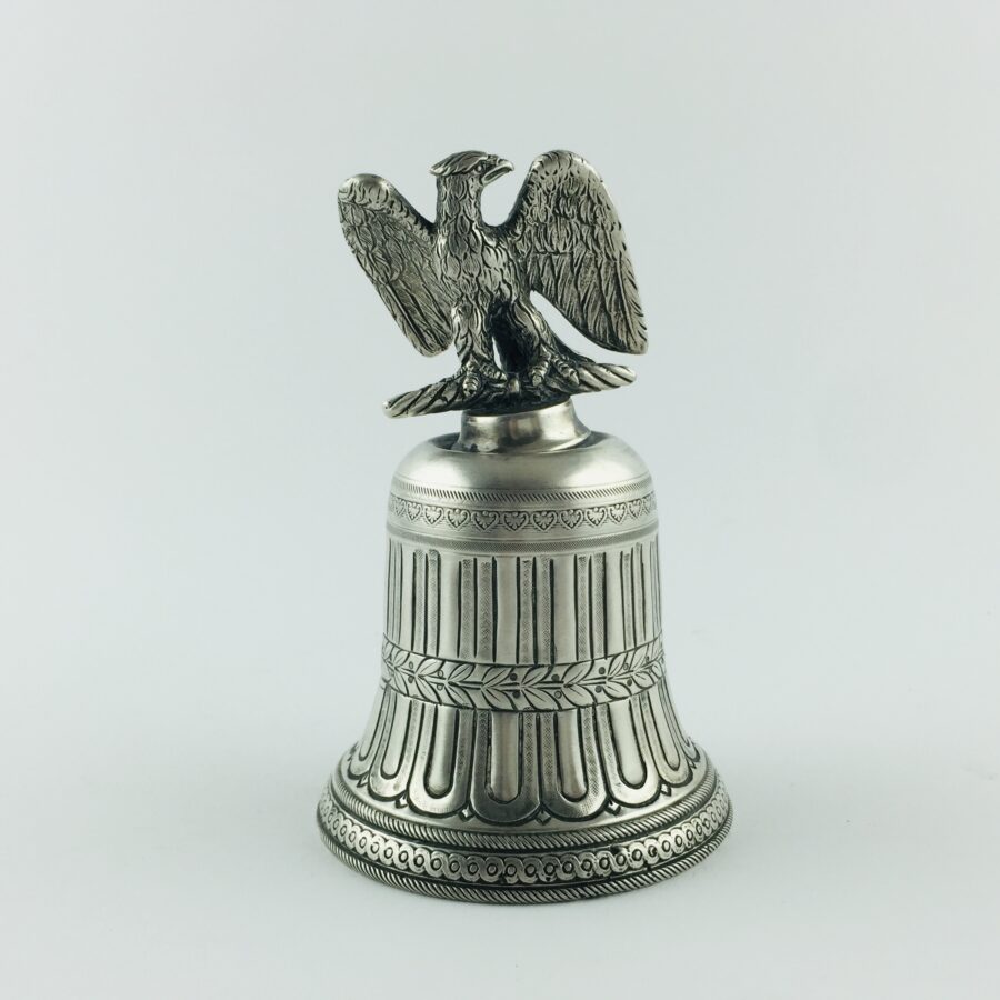 Campana en plata