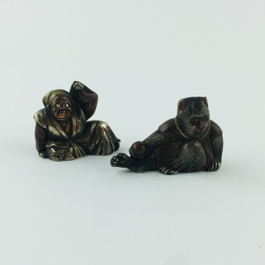 Dos figuras japonesas