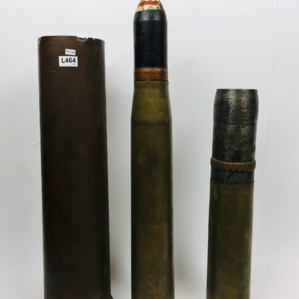 Diecisiete vainas de balas de cañón