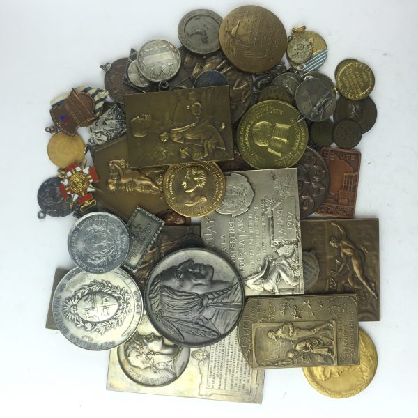 60 medallas
