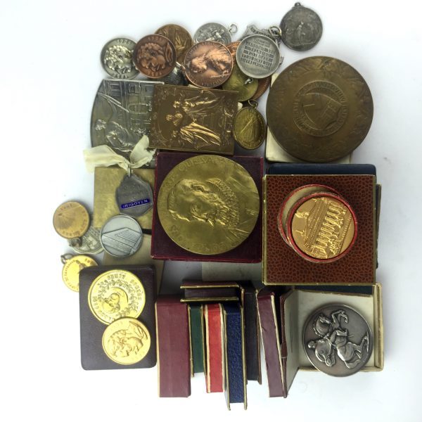 50 medallas