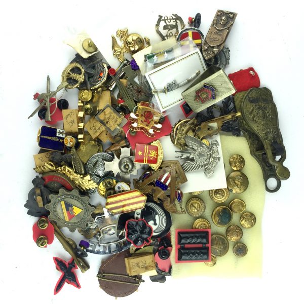 Botones, insignias y pins militares