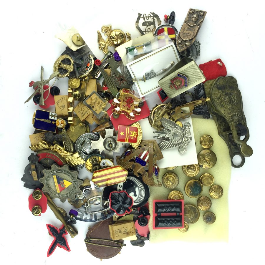 Botones, insignias y pins militares