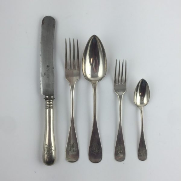 Juego de cubiertos en plata