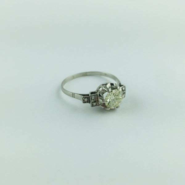 Anillo art decó en oro 18, brillante y diamantes