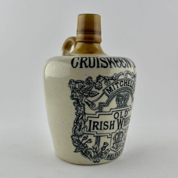 Tres botellas de whisky en gres