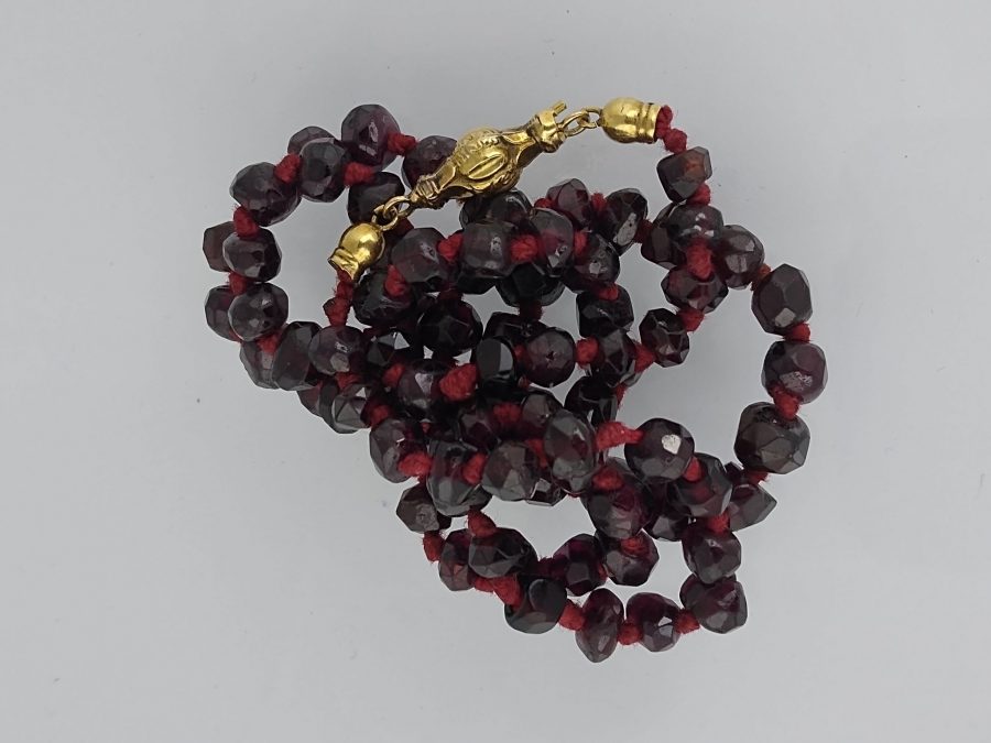 Collar granate y oro 18 K