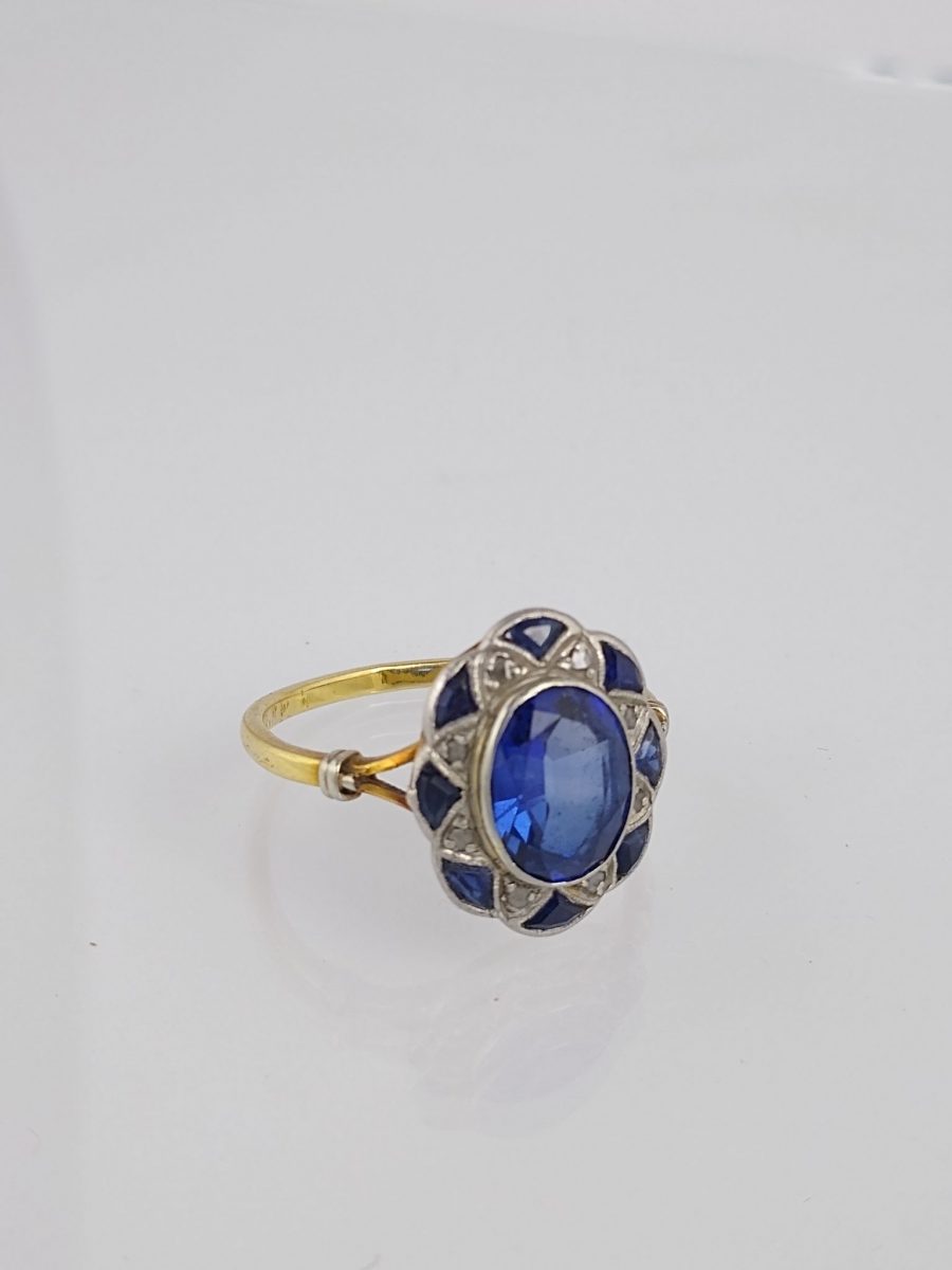 Anillo oro 18 K, zafiros y diamantes