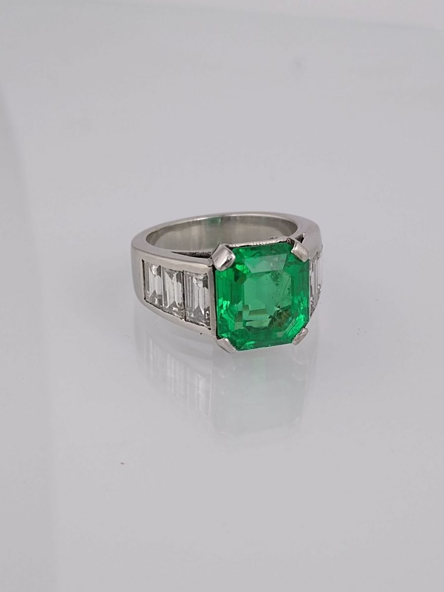 Anillo platino, esmerlada y diamantes - Imagen 2