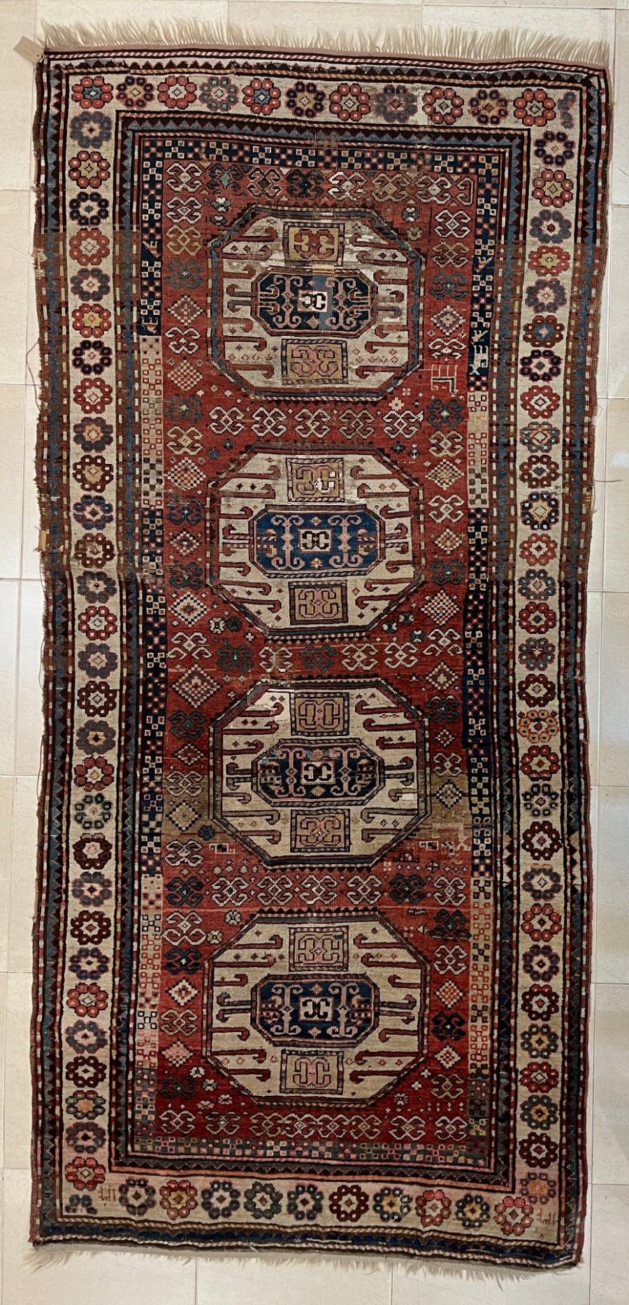 Alfombra caminero caucásico