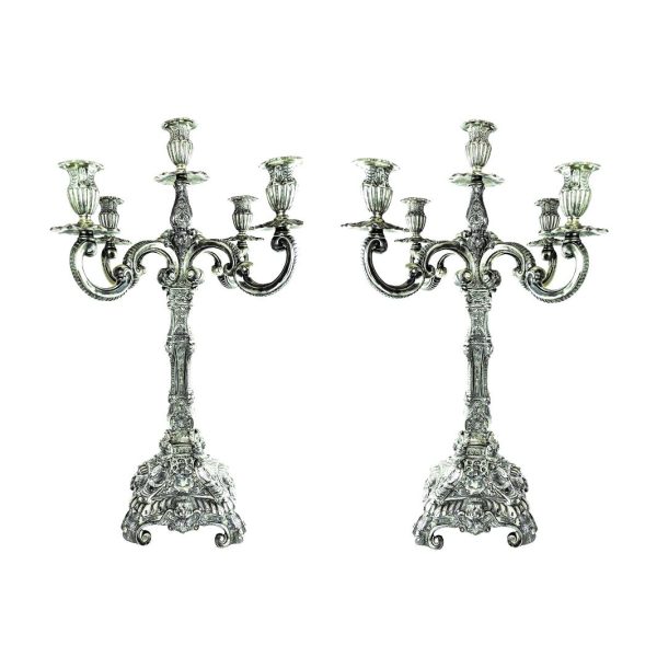 Par de candelabros portugueses en plata