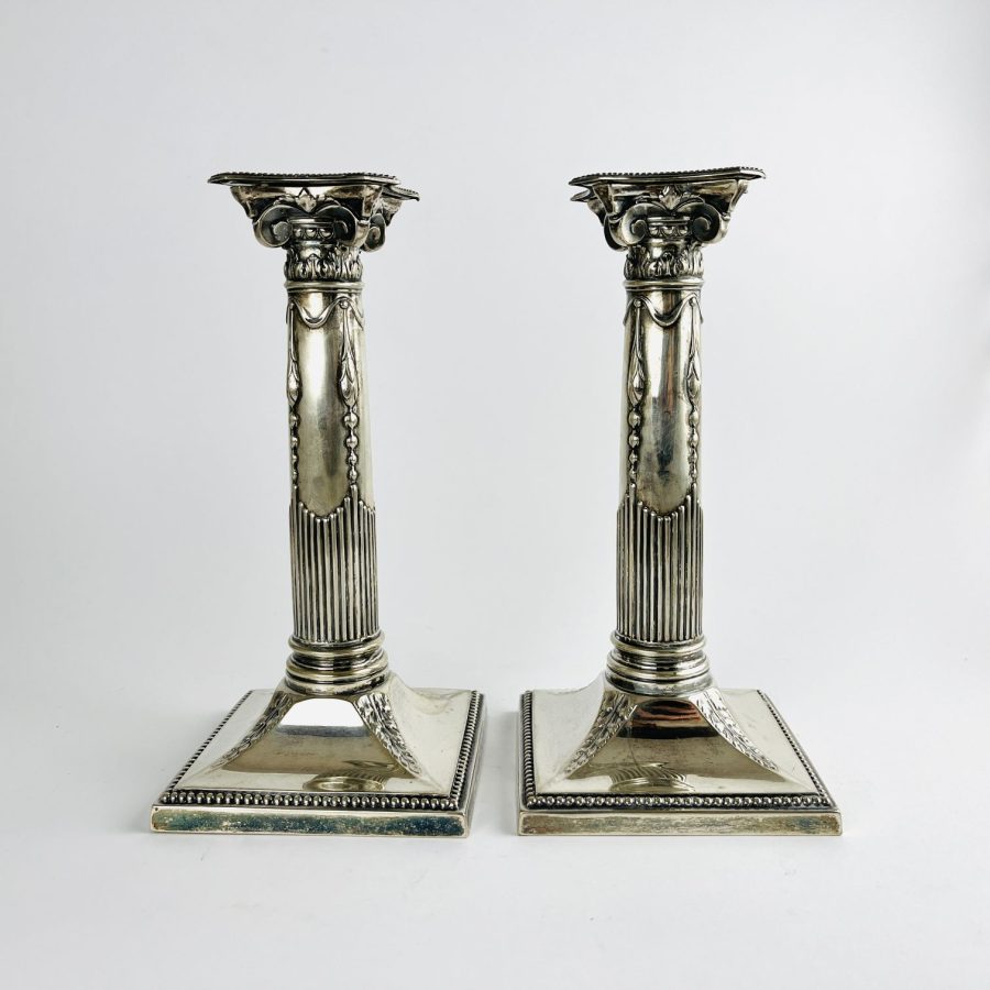 Par de candeleros alemanes en plata