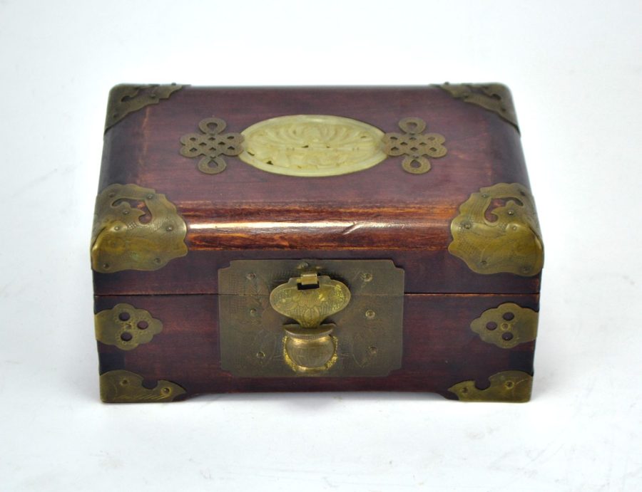 Caja china en madera y jade