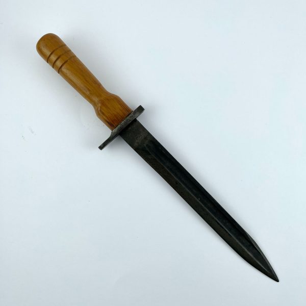 Cuchillo realizado con hoja de bayoneta