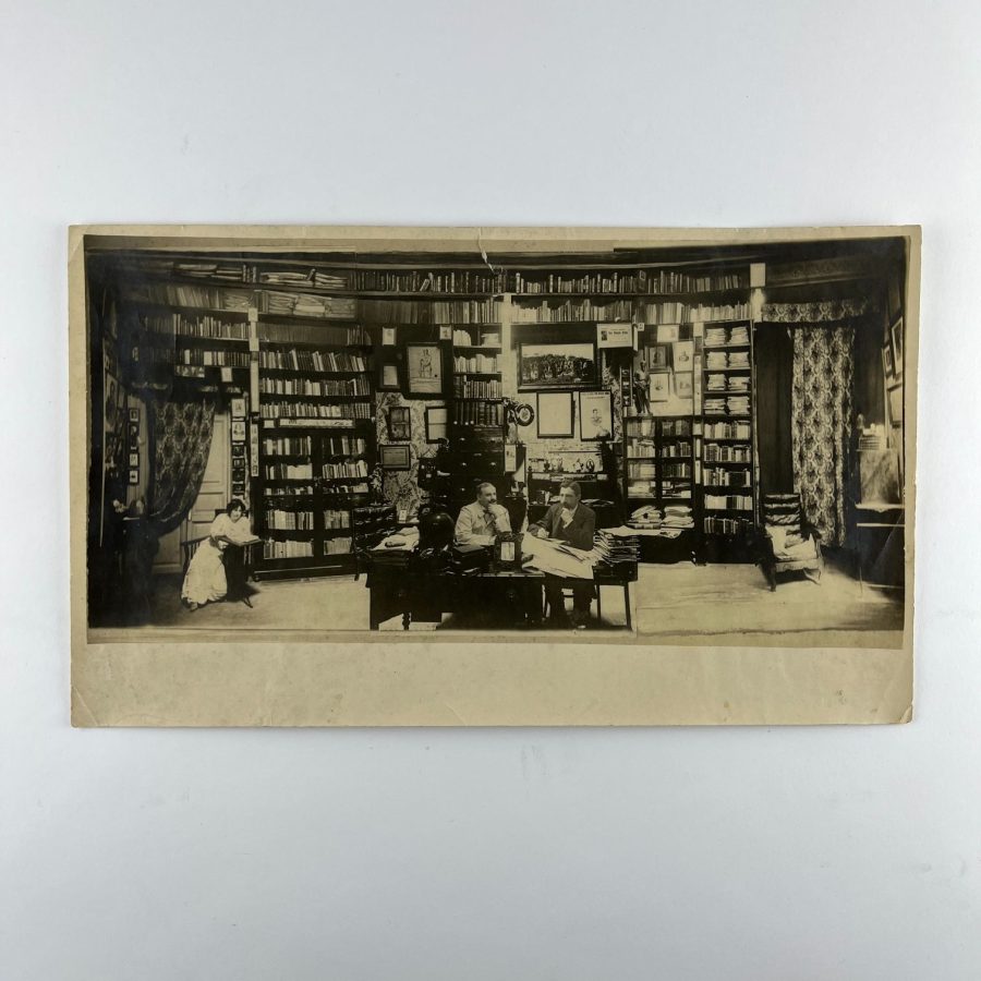 Composición fotográfica. "Bibiblioteca del escribano Aquiles Oribe"