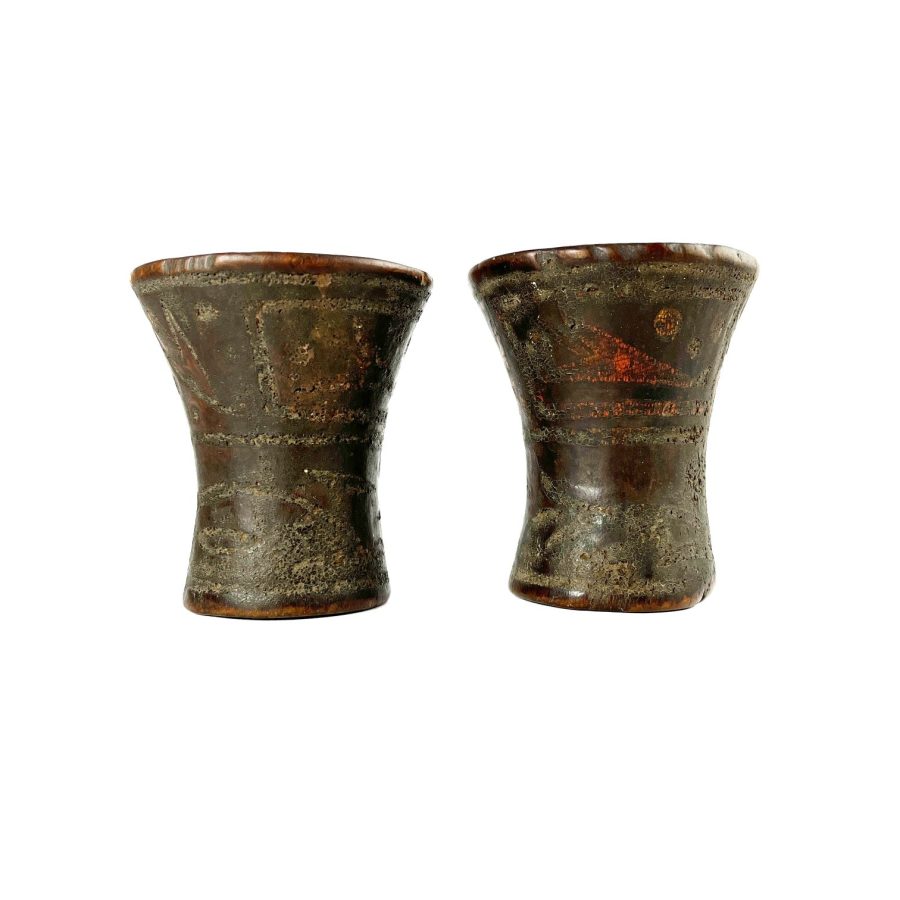 Par vasos ceremoniales peruanos
