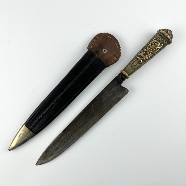 Cuchillo criollo "Armería Nacional" en plata y oro