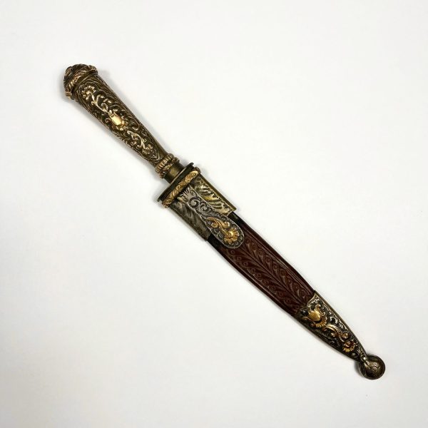 Cuchillo criollo "Armería Nacional" en plata y oro