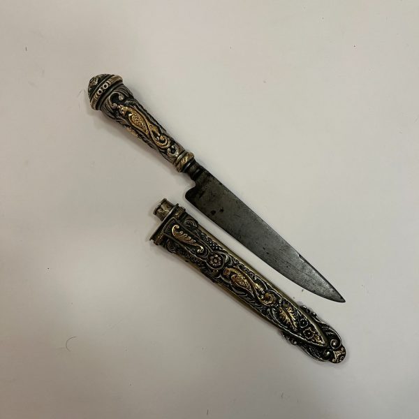 Cuchillo criollo "Martínez Hnos." en plata y oro