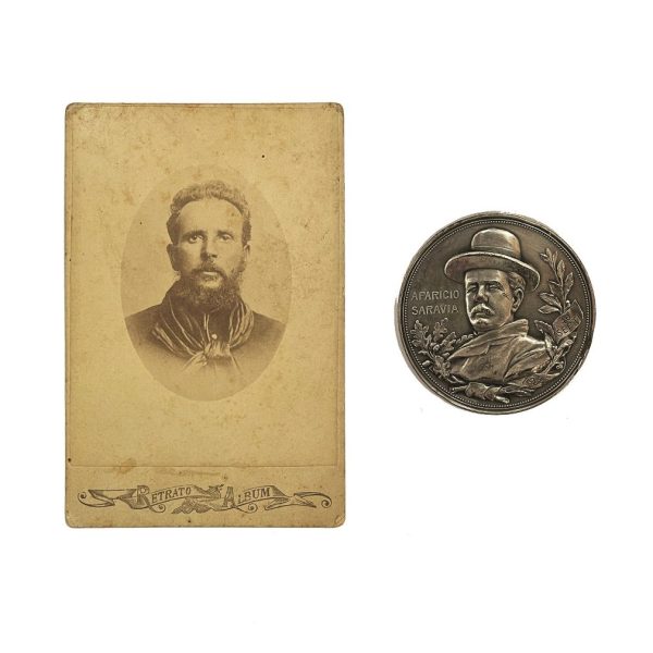 Colección de medallas, pines, fotografías y postales relativas al Partido Nacional