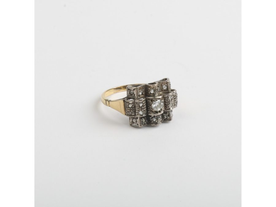 Anillo art decó oro 18 K, brillante y diamantes