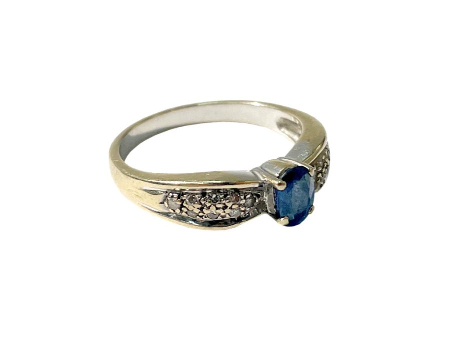 Anillo oro 18 K, zafiro y brillantes