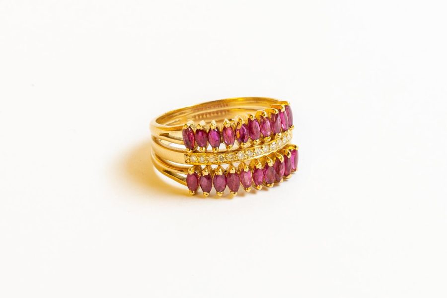 Anillo oro 18 K, brillantes y rubíes