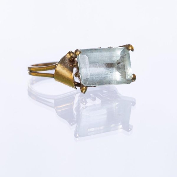 Anillo oro 18 K amarillo y aguamarina