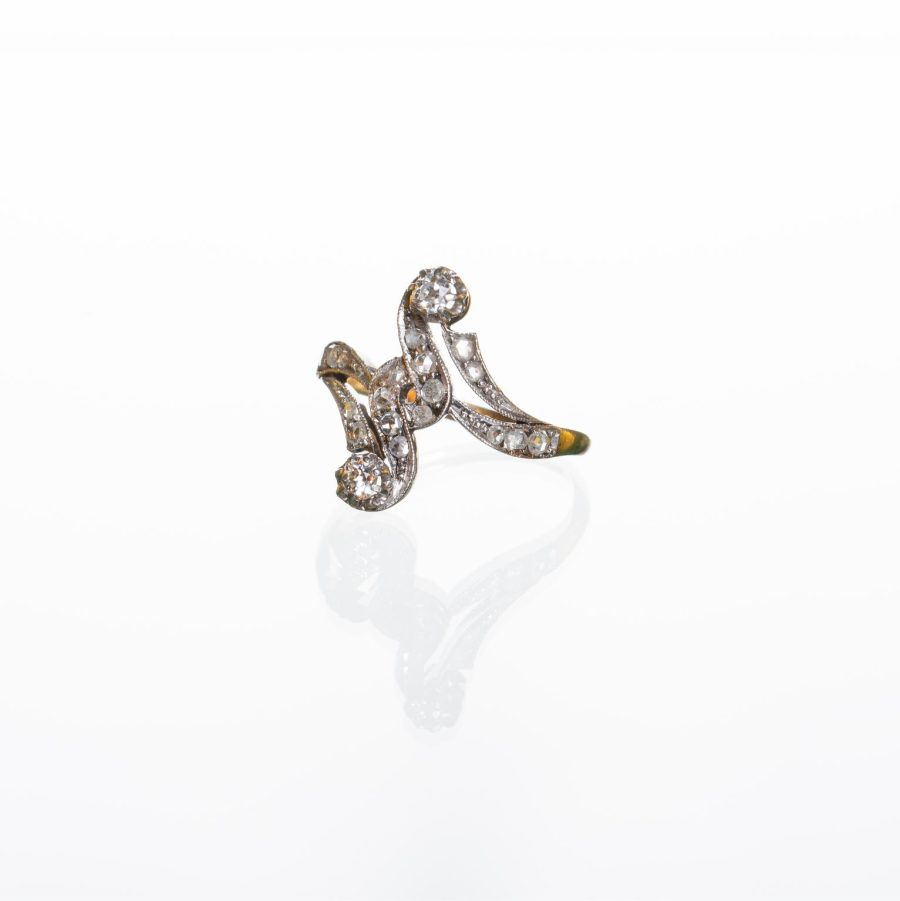 Anillo art nouveau oro blanco y amarillo, brillantes y diamantes
