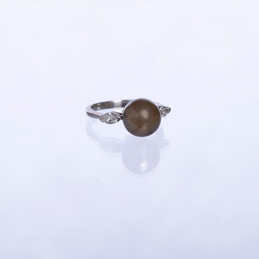 Anillo oro 18 K blanco, perla negra y diamantes