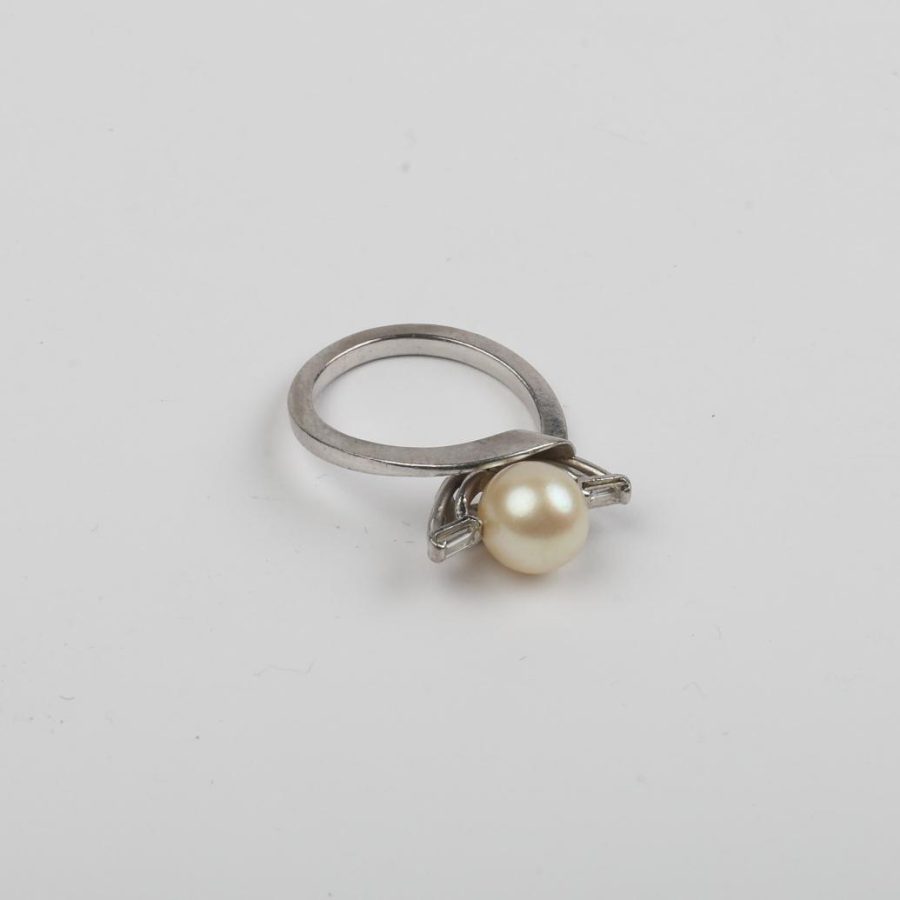 Anillo oro 18 K blanco, perla y diamantes