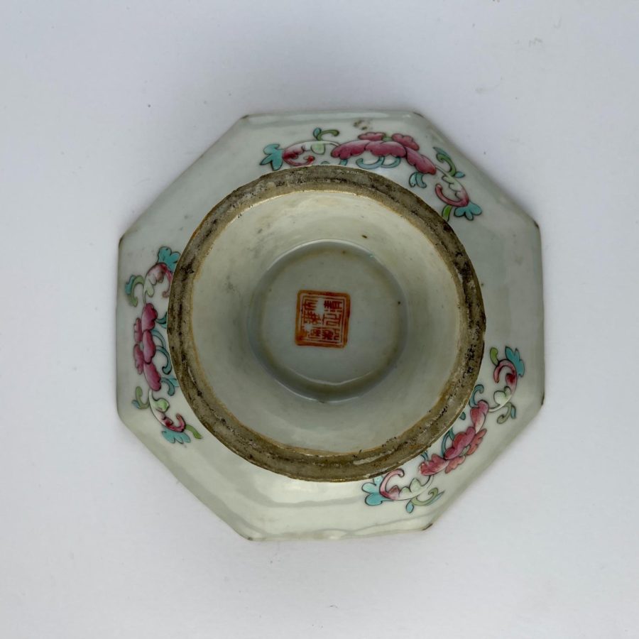 Plato chino en porcelana familia rosa - Imagen 4