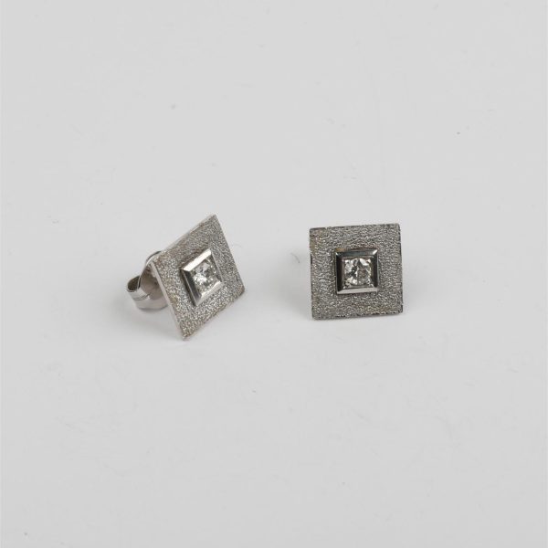 Tornillos oro 18 K y brillantes