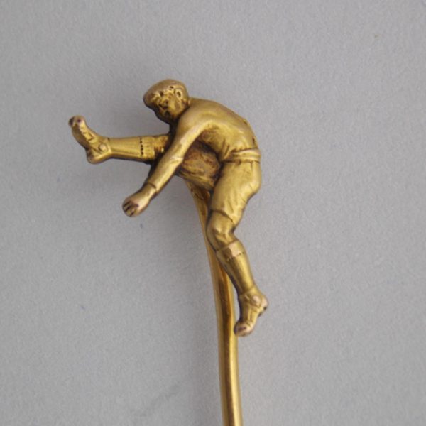 Alfiler en oro fix jugador de fútbol c1920