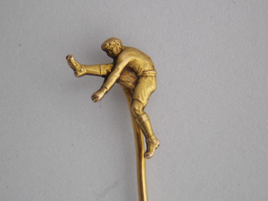 Alfiler en oro fix jugador de fútbol c1920