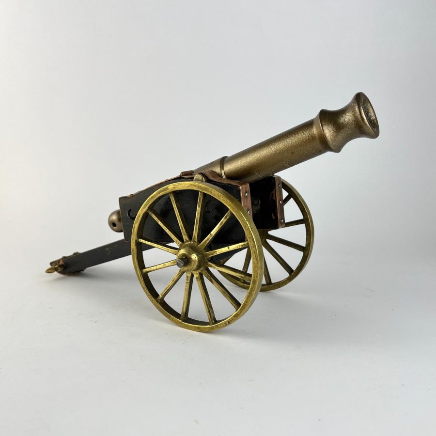 Cañon a escala