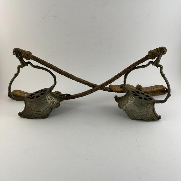 Par de pasadores en metal blanco