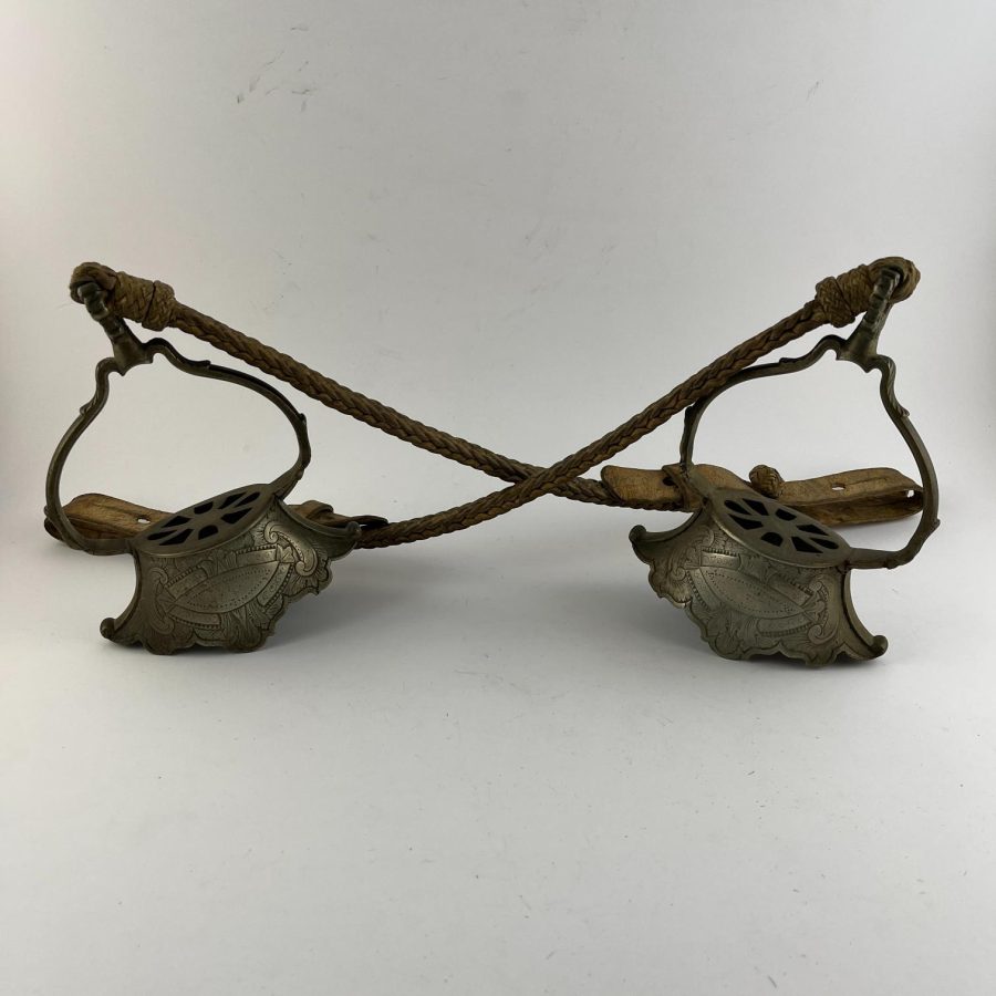 Par de pasadores en metal blanco