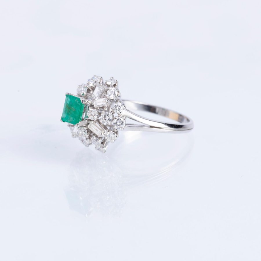 Anillo oro 18 K blanco, esmeralda y diamantes - Imagen 2