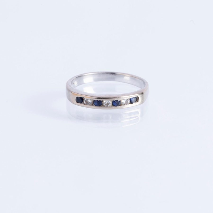Anillo oro blanco, zafiros y diamantes