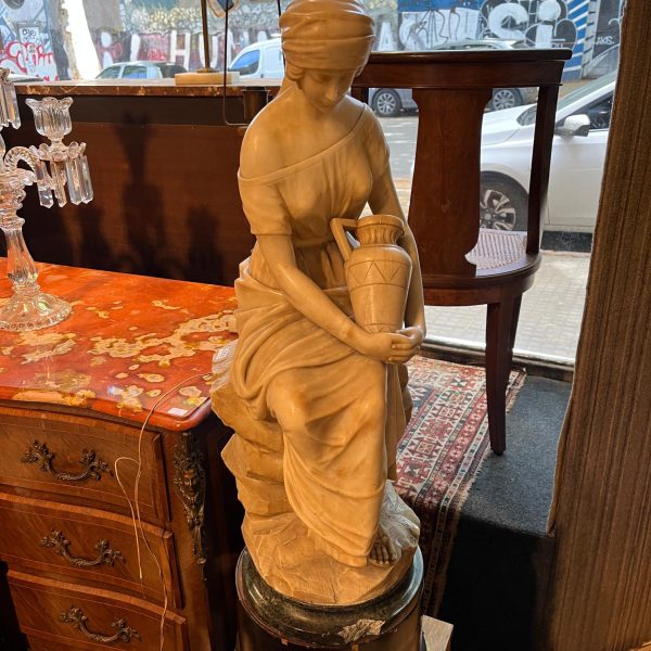 Escultura en alabastro "dama"