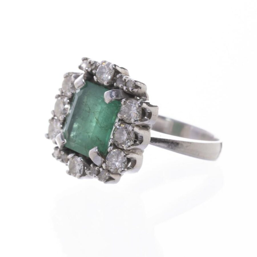 Anillo en oro 18 K con esmeralda, brillantes y diamantes - Imagen 2
