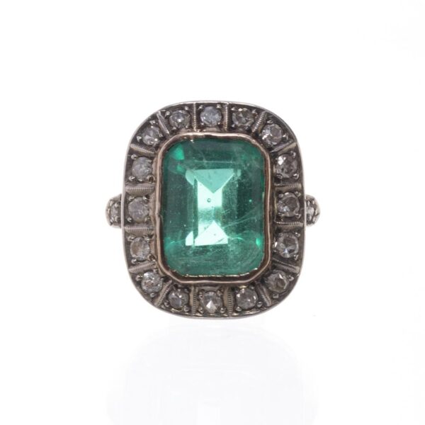 Anillo en oro 18 K con piedra color y brillantes