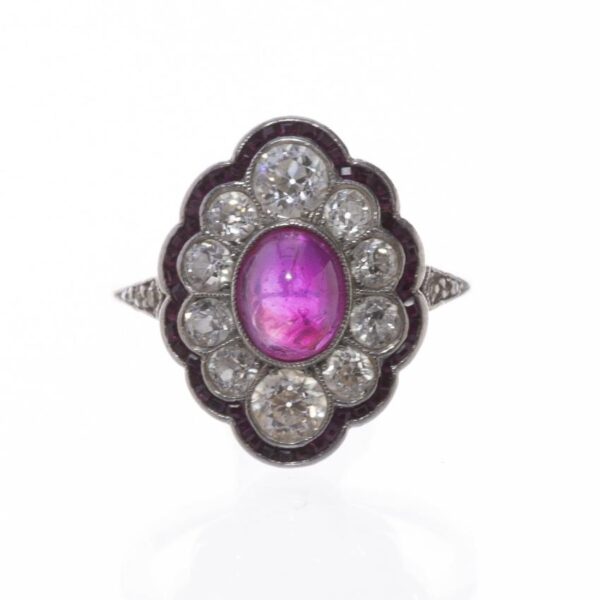Anillo art decó con rubíes y brillantes
