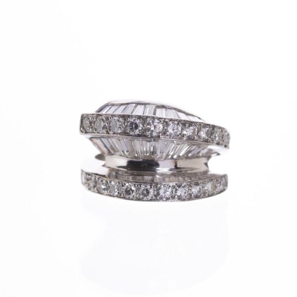 Anillo en platino con diamantes y brillantes