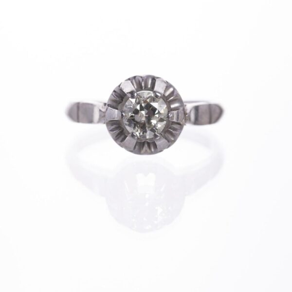 Anillo solitario en platino con brillante