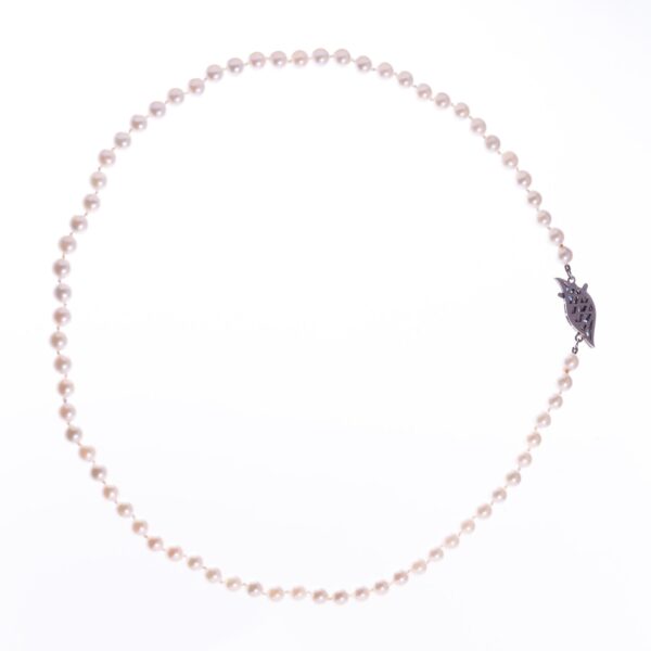Collar de perlas, oro 18 K y zafiros